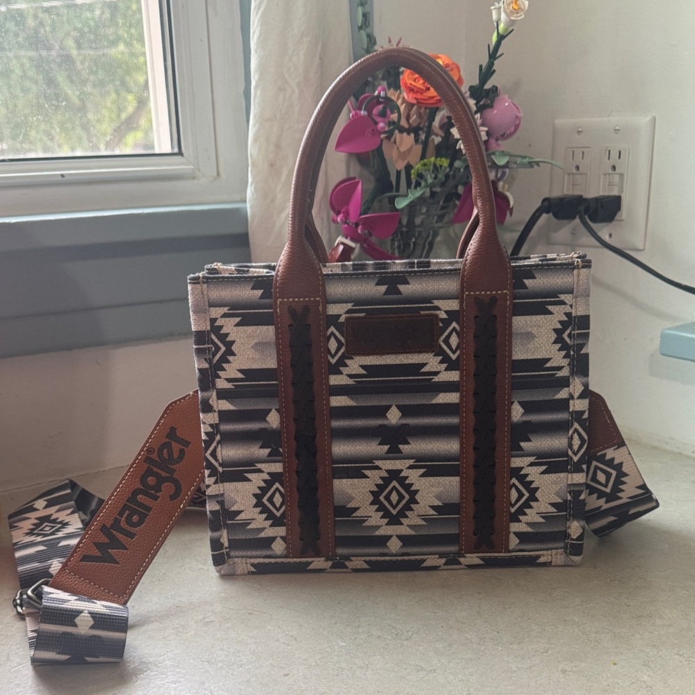 Wrangler Women's Tote with Geometric Design - Brown and Black